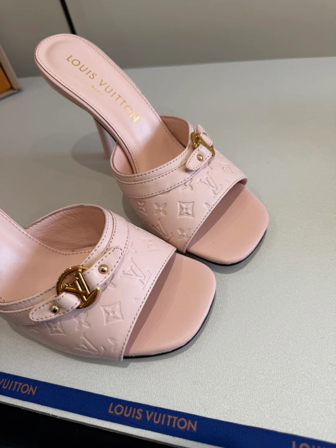 Босоножки Женские Louis Vuitton 1619371