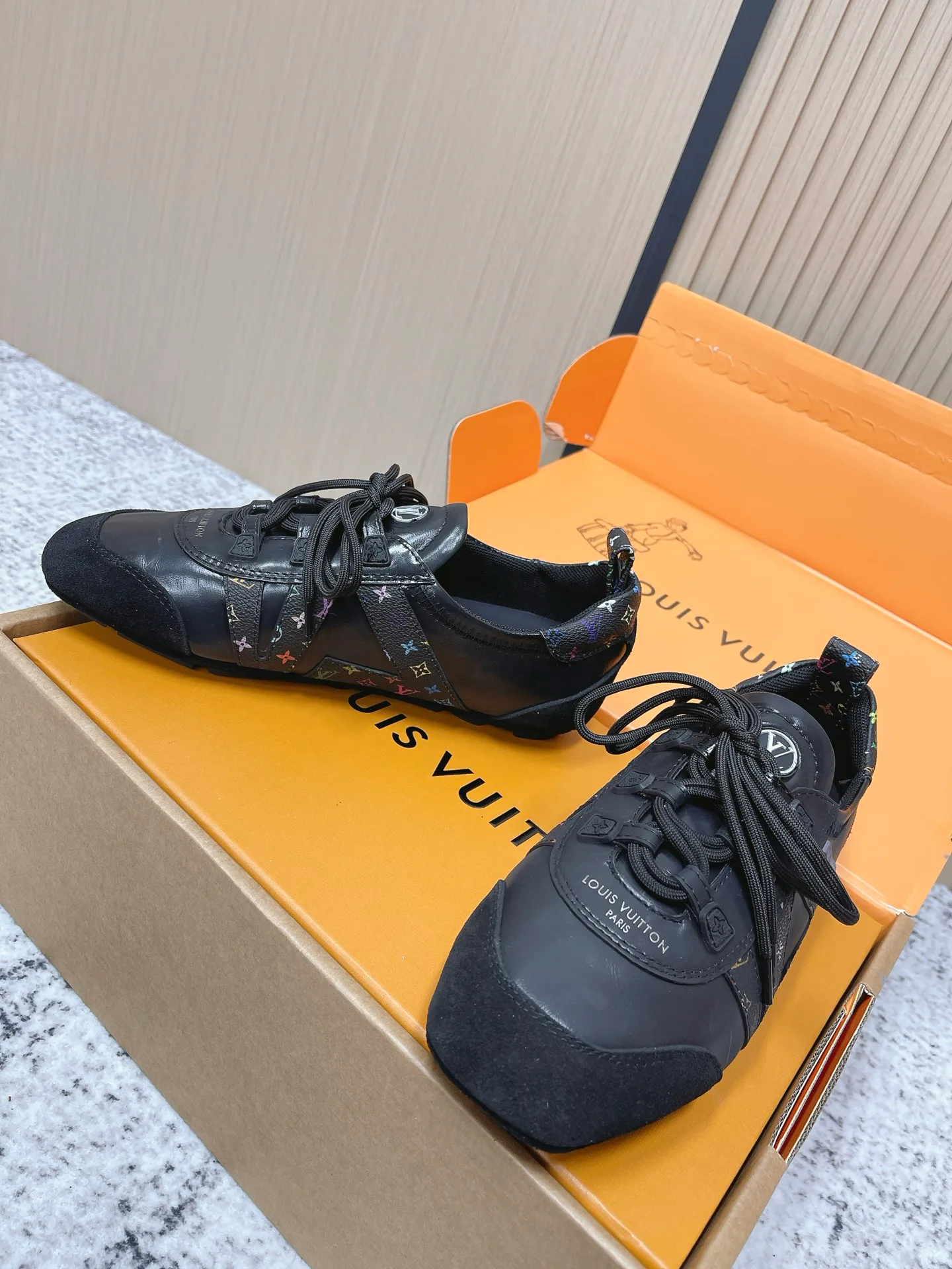 Кроссовки Женские Louis Vuitton 1958755