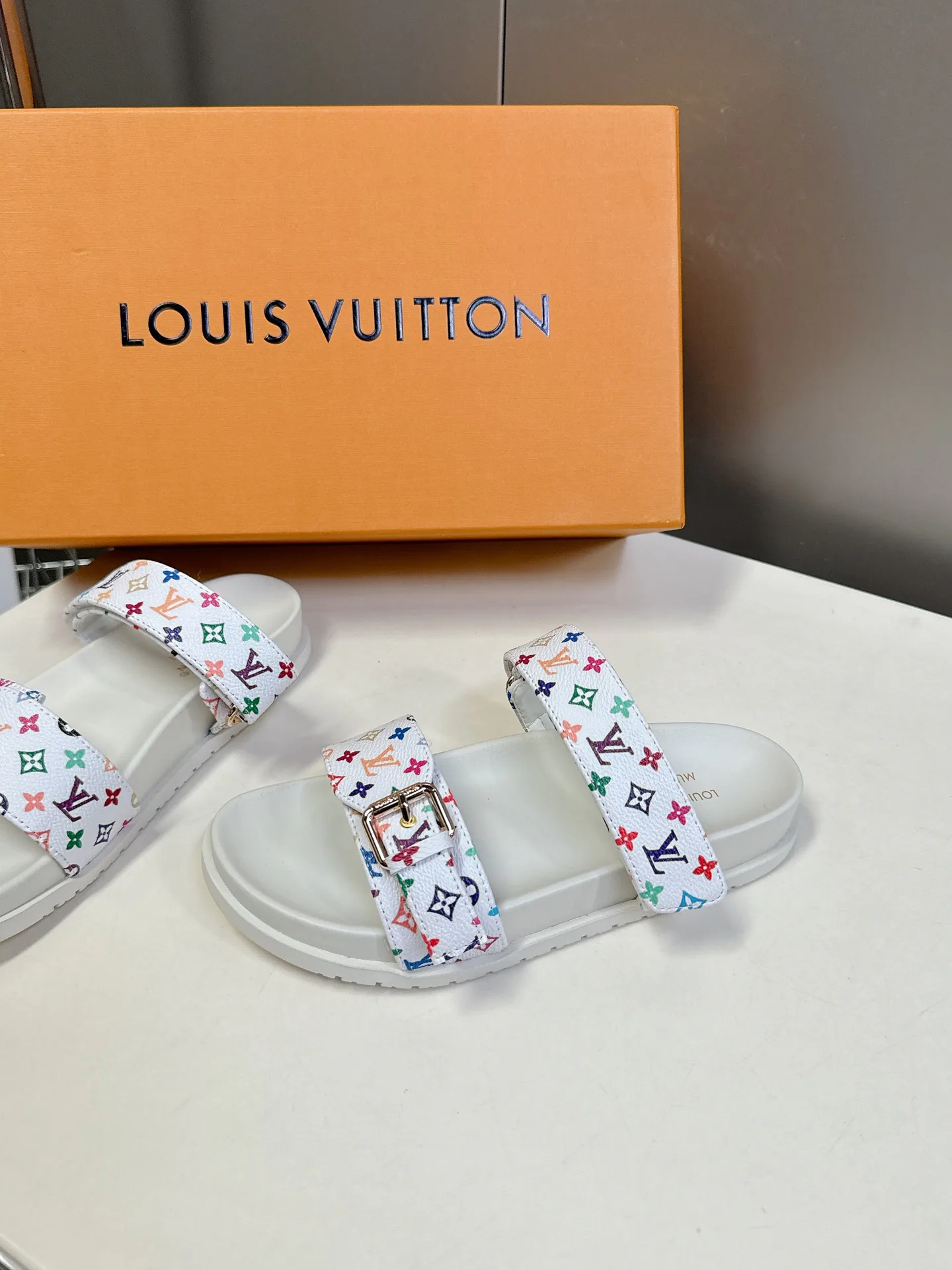 Шлепанцы Женские Louis Vuitton 9547