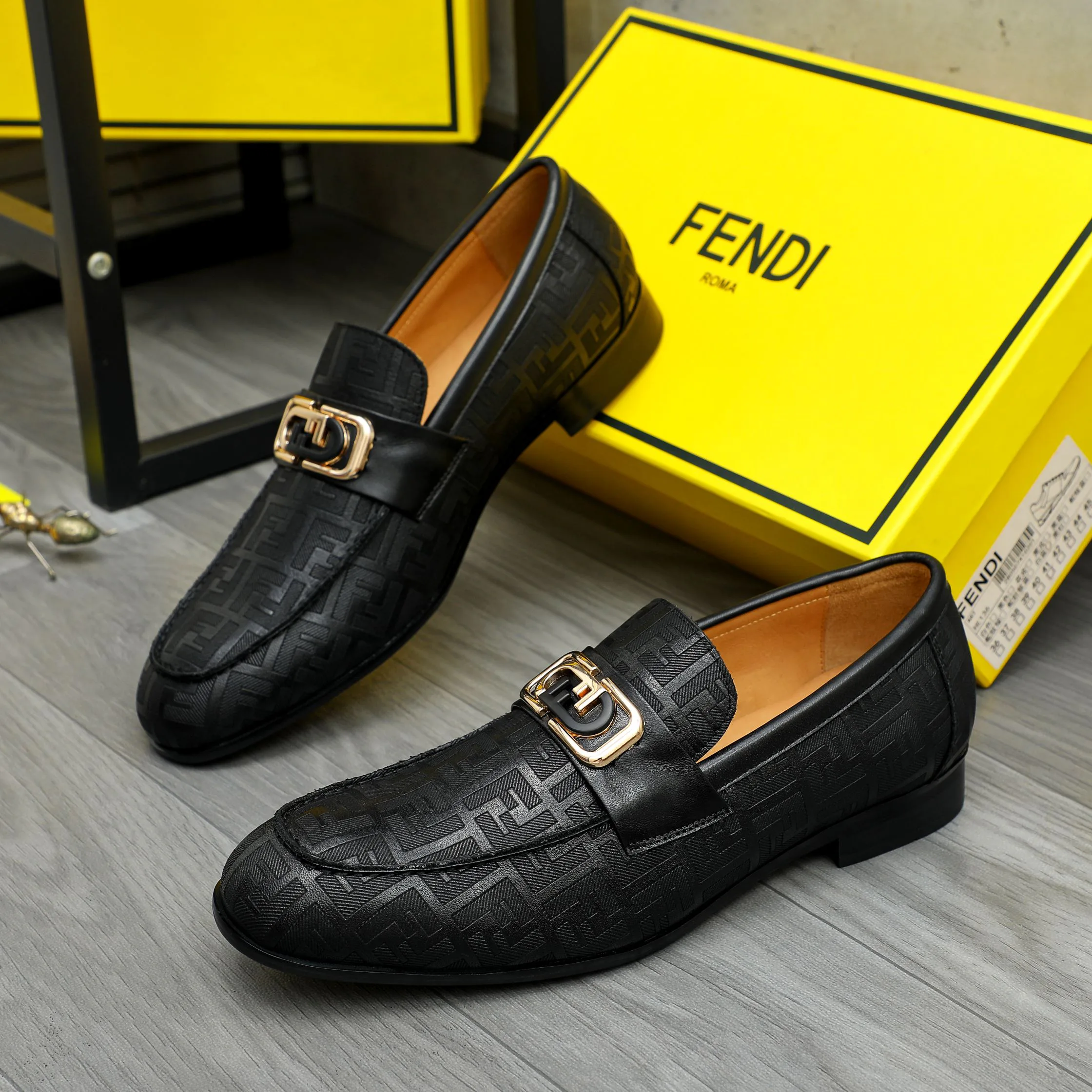 Лоферы И Туфли Мужские Fendi 18311603
