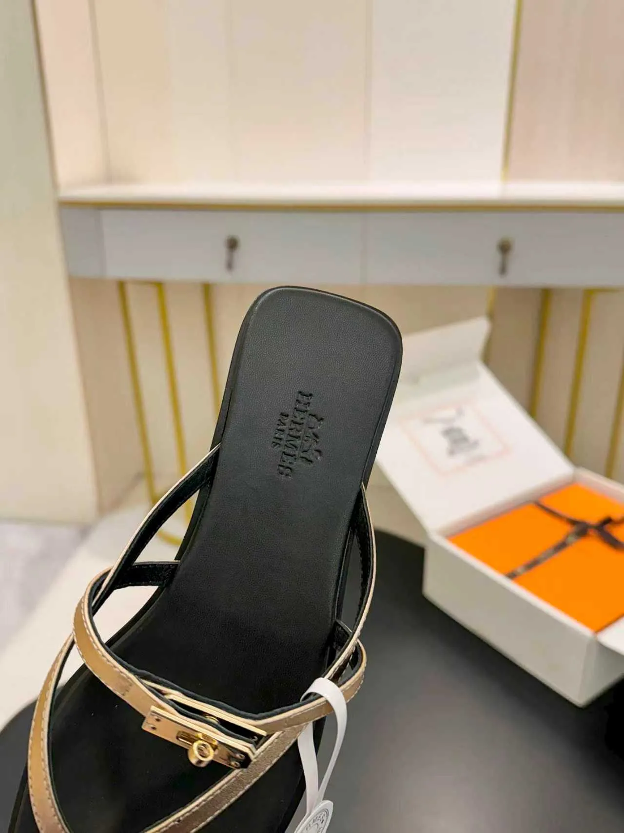 Шлепанцы Женские Hermes 10250447
