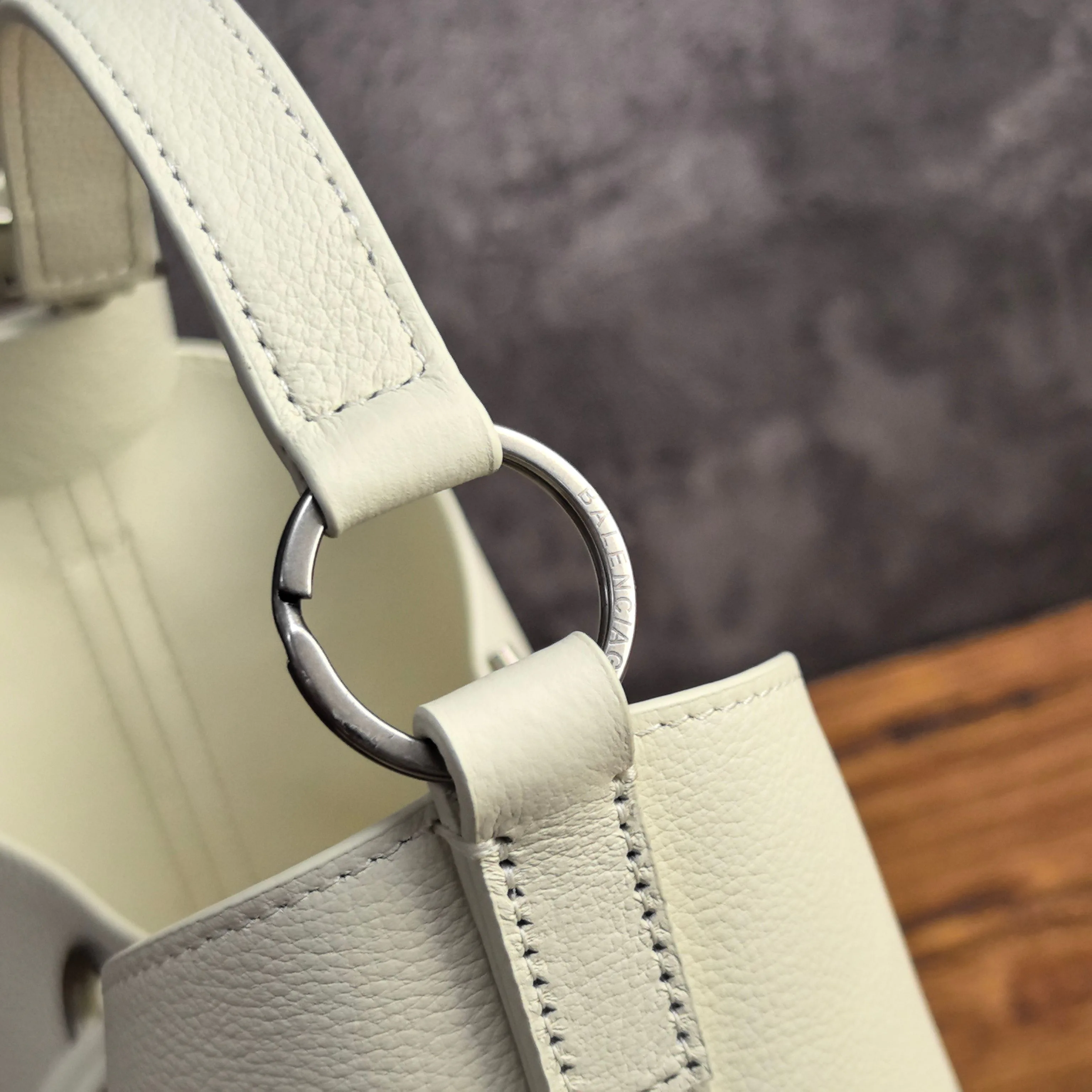 Сумки На Ремне Женские Balenciaga 12669067