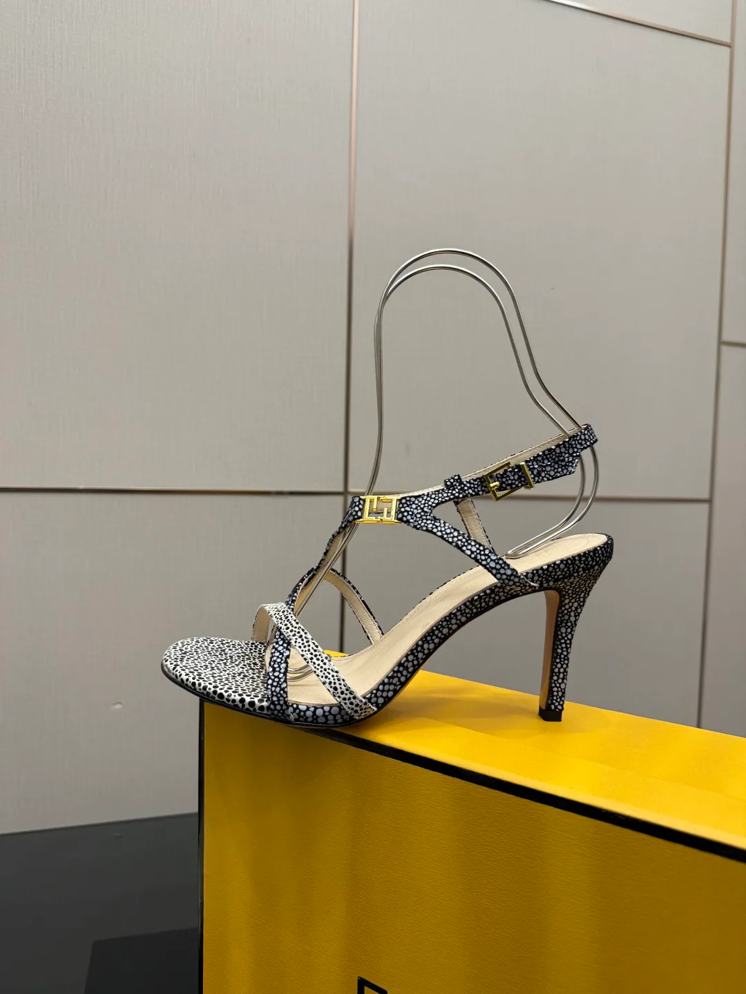 Босоножки Женские Fendi 5052112