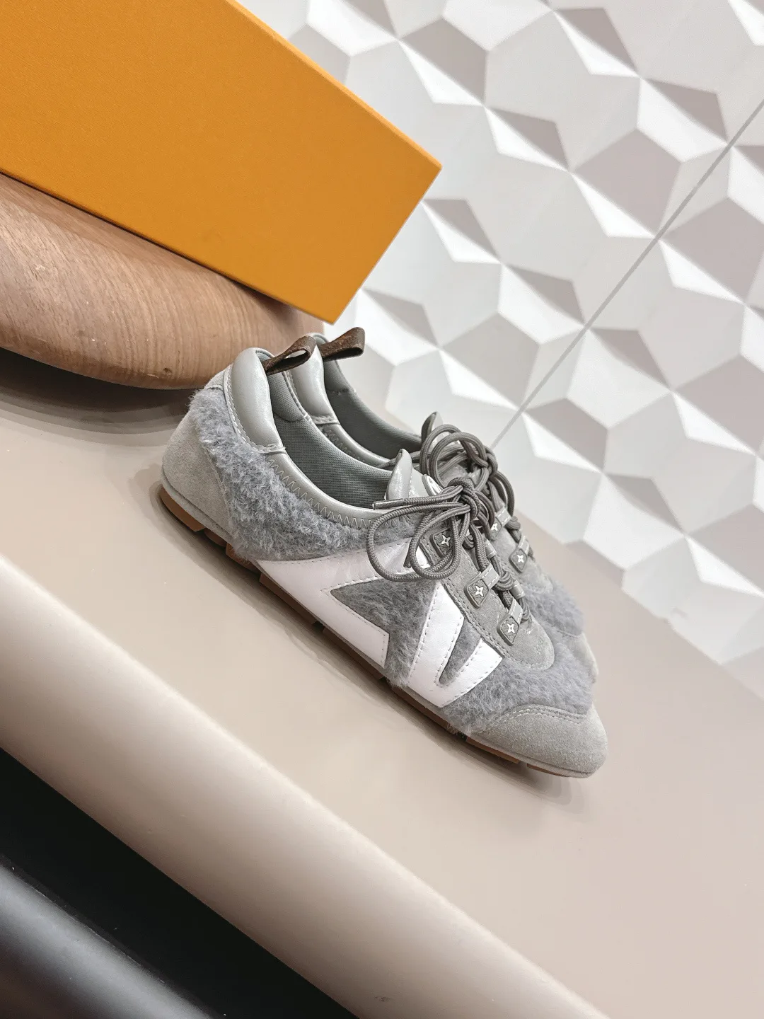Кроссовки Женские Louis Vuitton 11508076