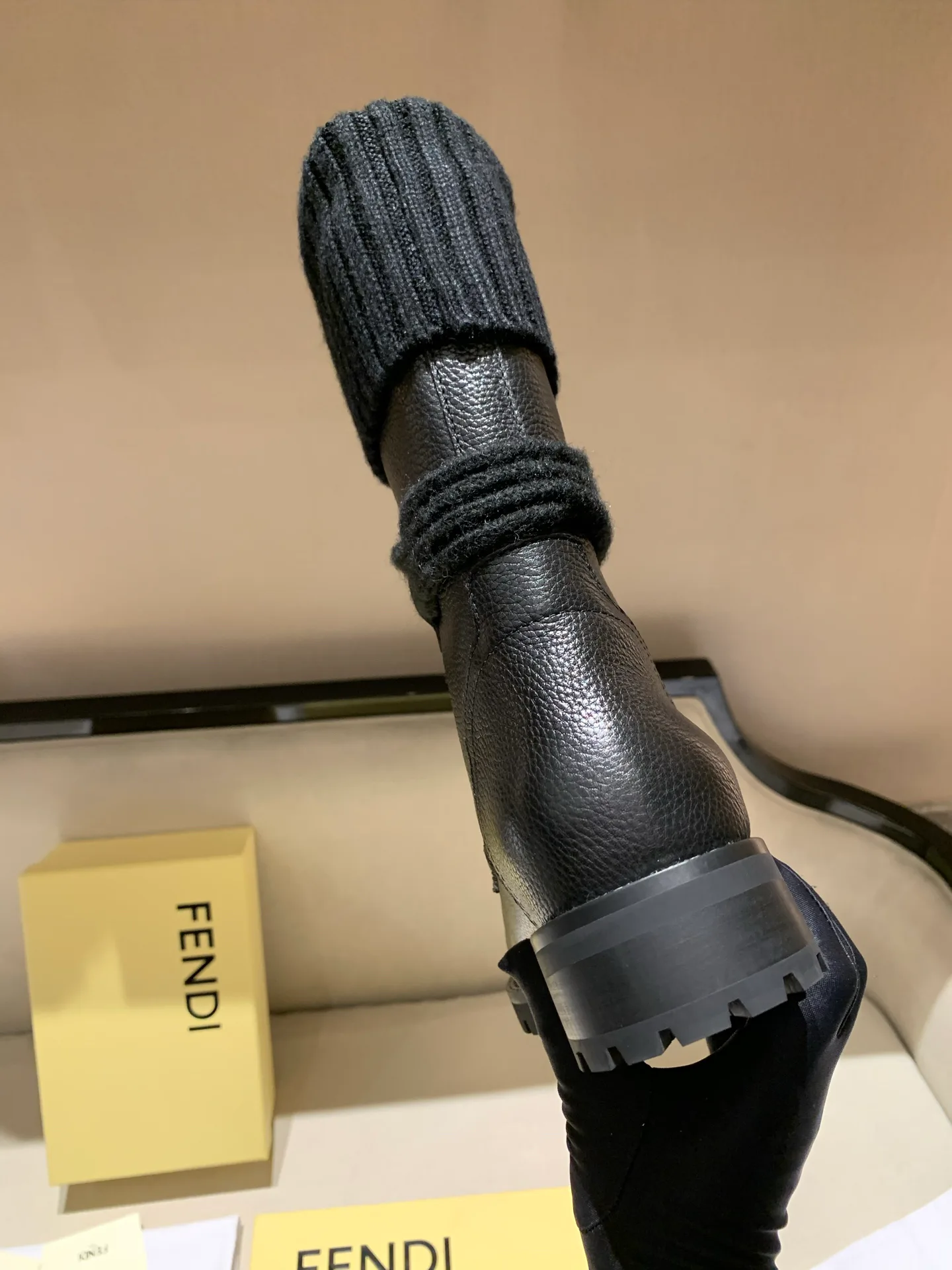 Ботинки Женские Fendi 19609610