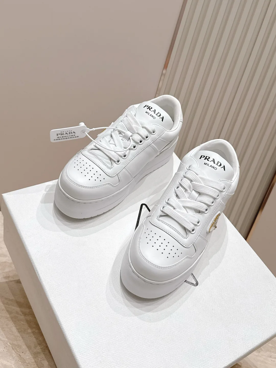 Кроссовки Женские Prada 18461648