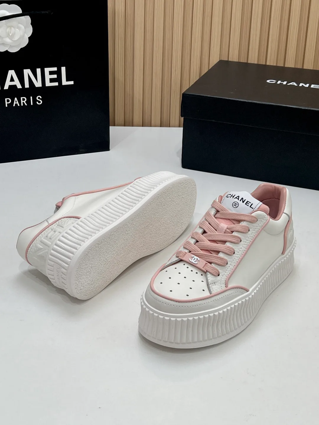 Кроссовки Женские Chanel 18367097