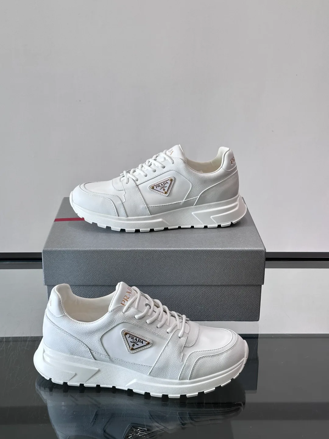 Кроссовки Женские Prada 18102658
