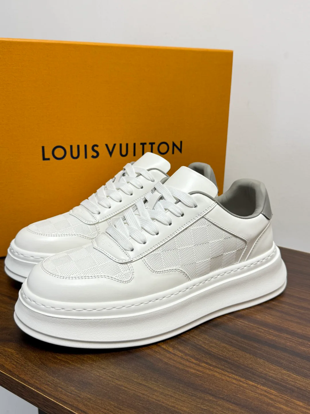 Кроссовки Мужские Louis Vuitton 19643237