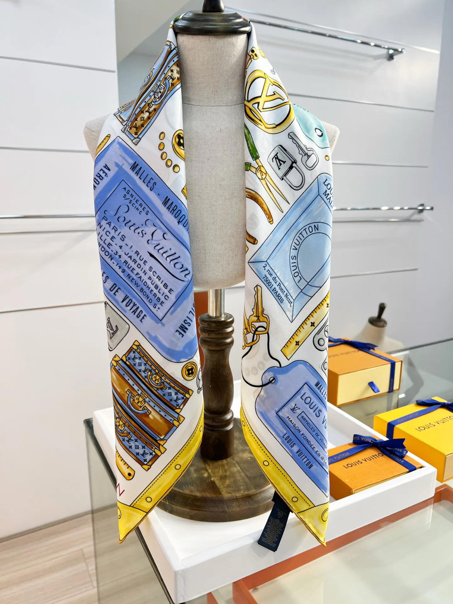 Платки Louis Vuitton 12737657