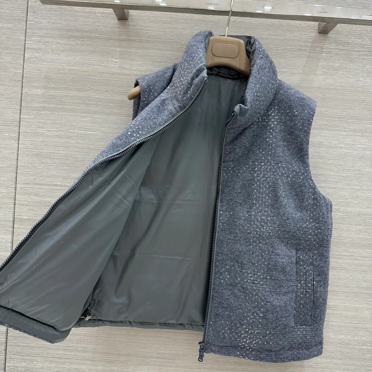 Жилеты Женские Brunello Cucinelli 18056705