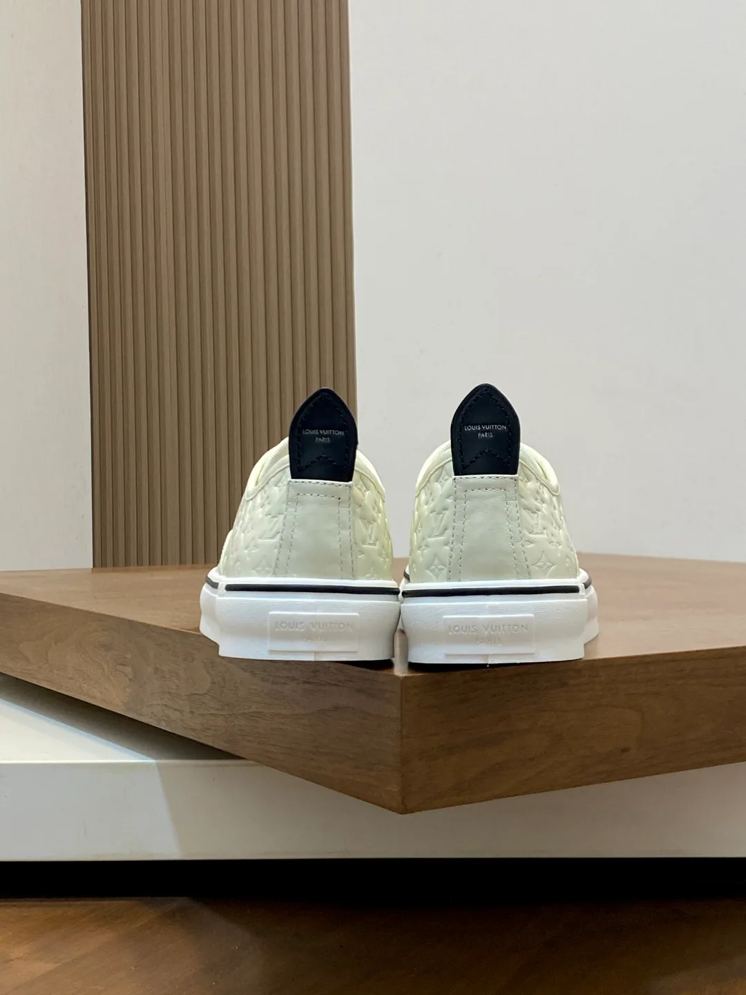 Кроссовки Мужские Louis Vuitton 18707521