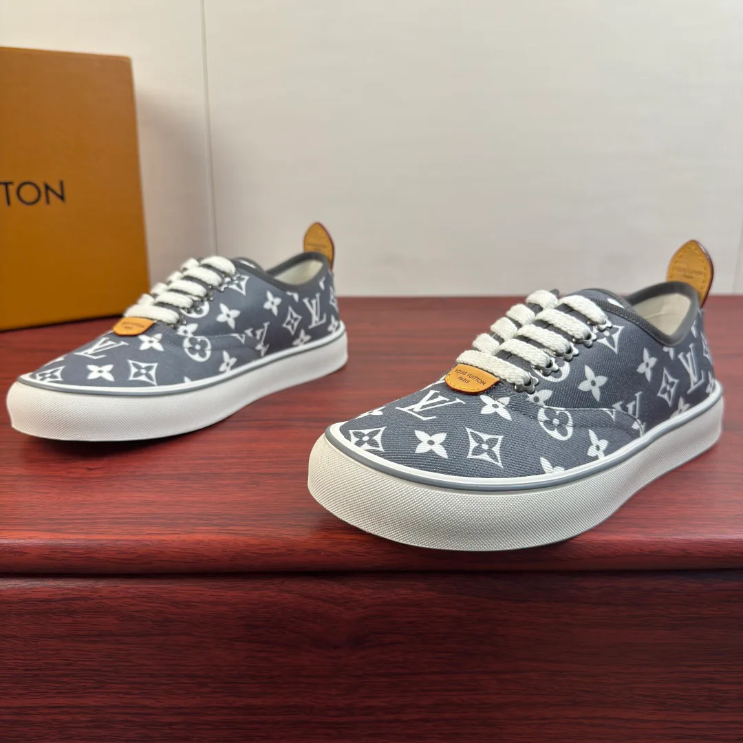 Кроссовки Мужские Louis Vuitton 18100537