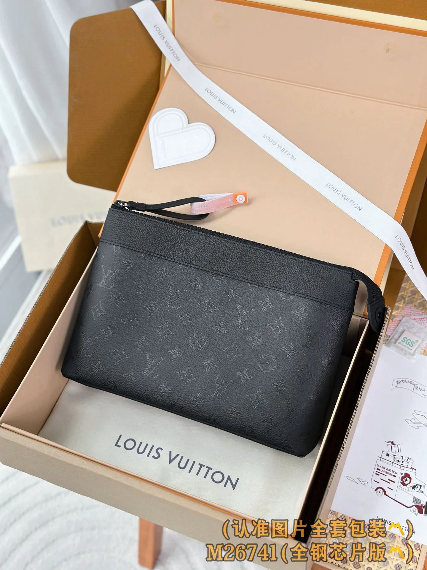 Клатчи Женские Louis Vuitton 18359512