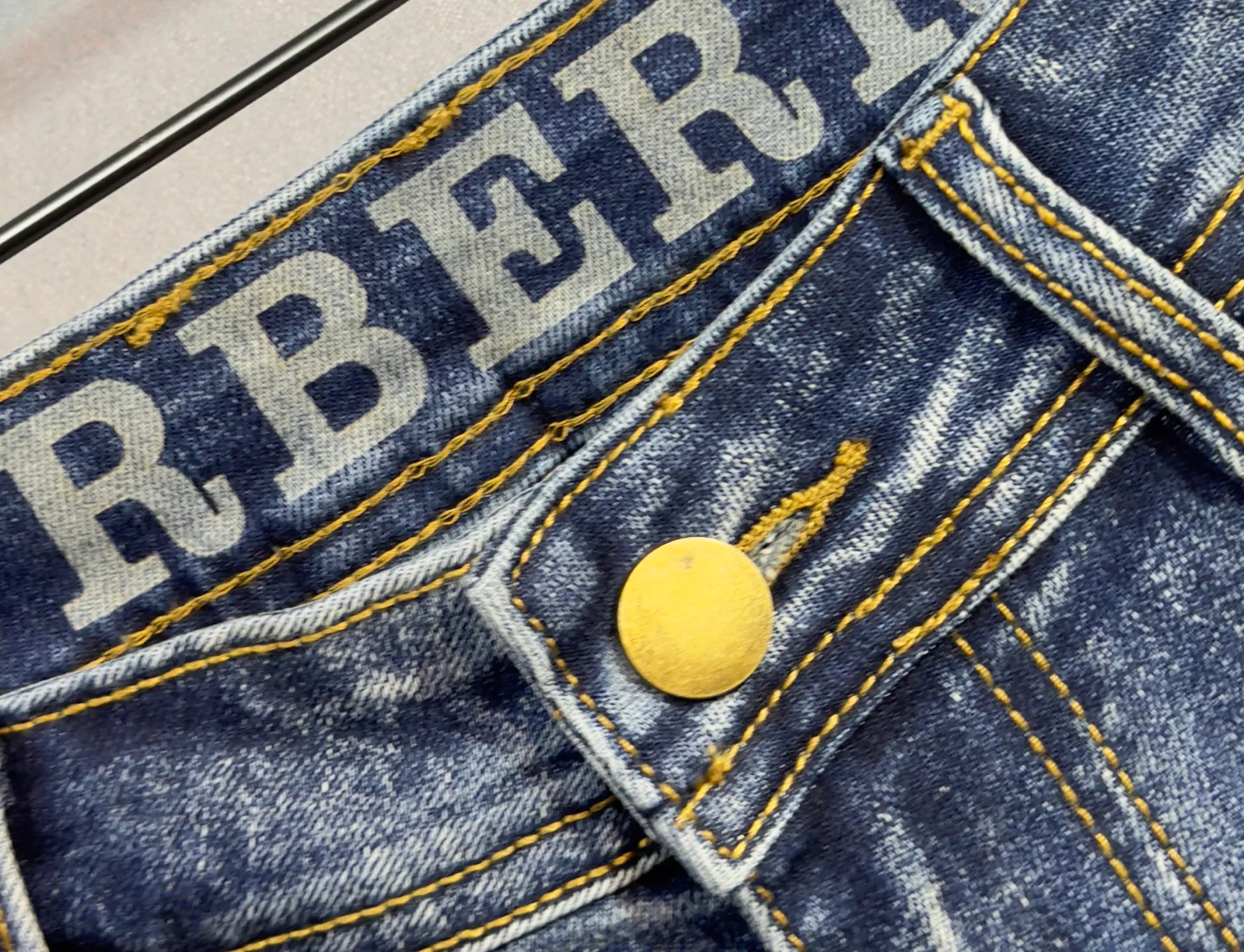 Джинсы Мужские Burberry 18098396