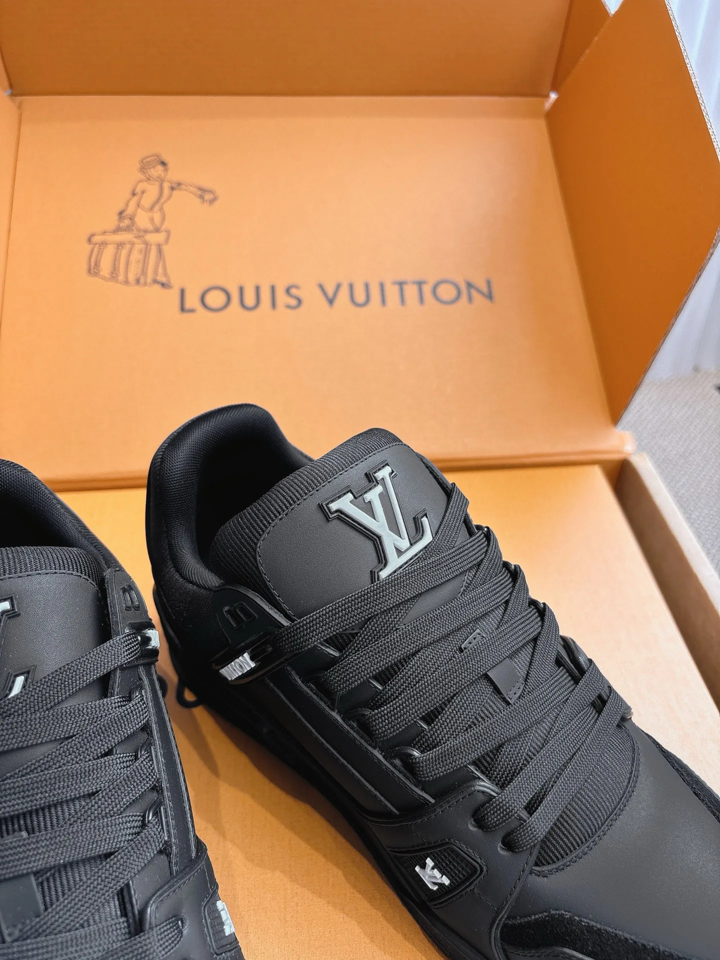 Кроссовки Женские Louis Vuitton 18324746