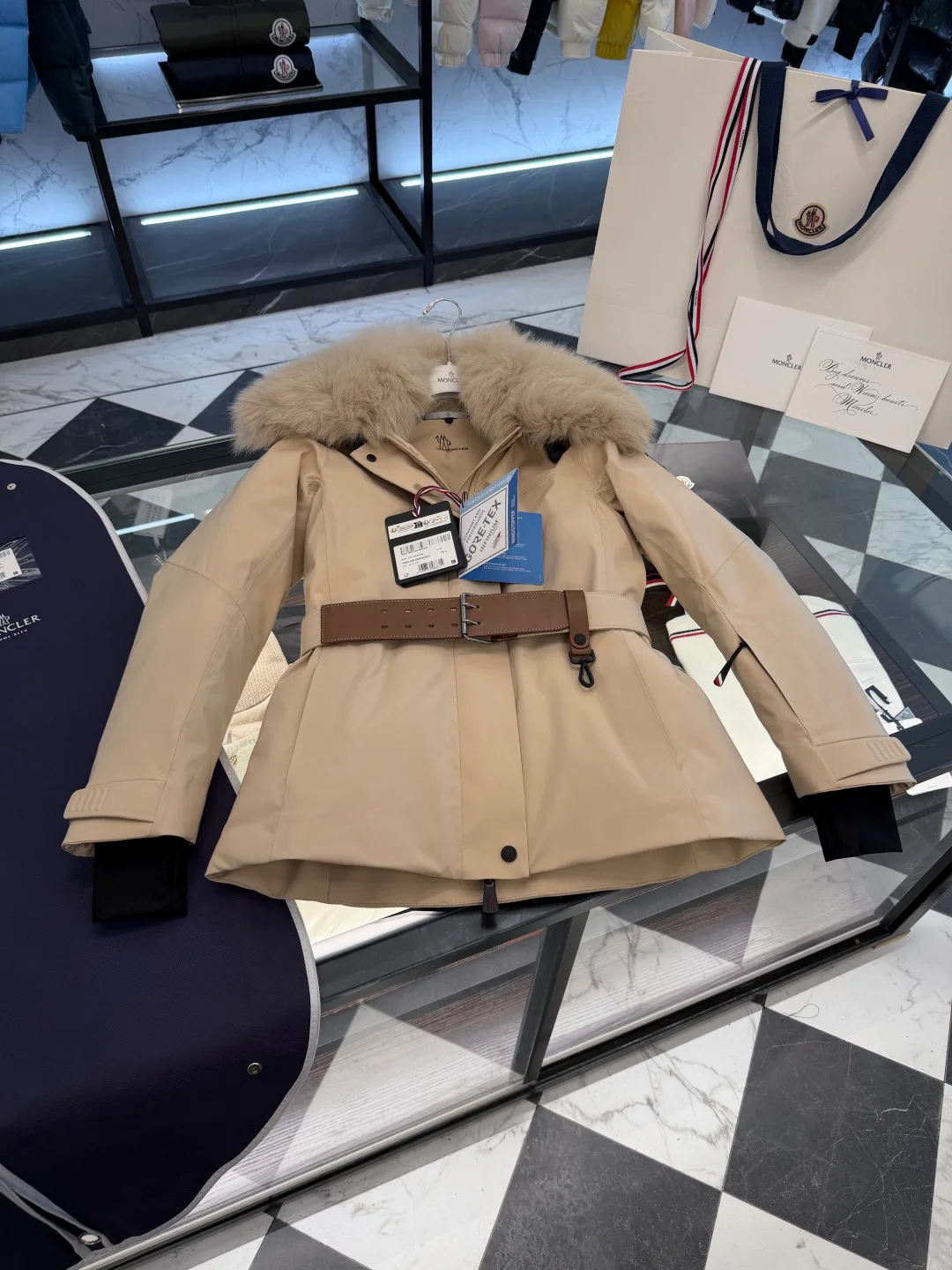 Куртки И Пуховики Женские Moncler 19336116