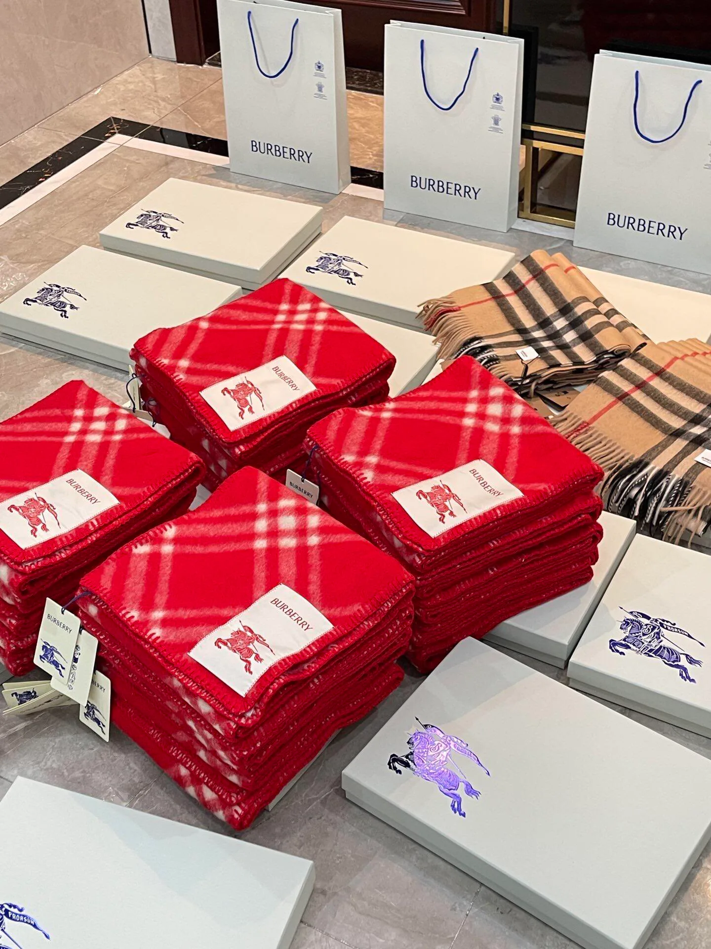 Шарфы Burberry 1481136