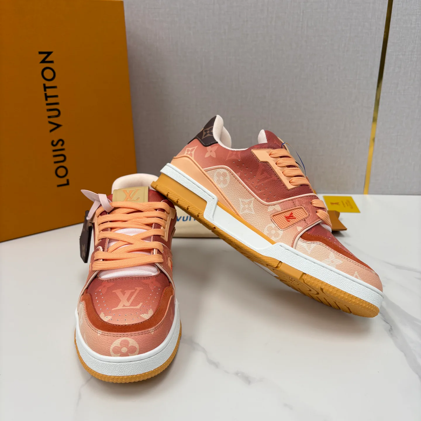 Кроссовки Женские Louis Vuitton 13140855