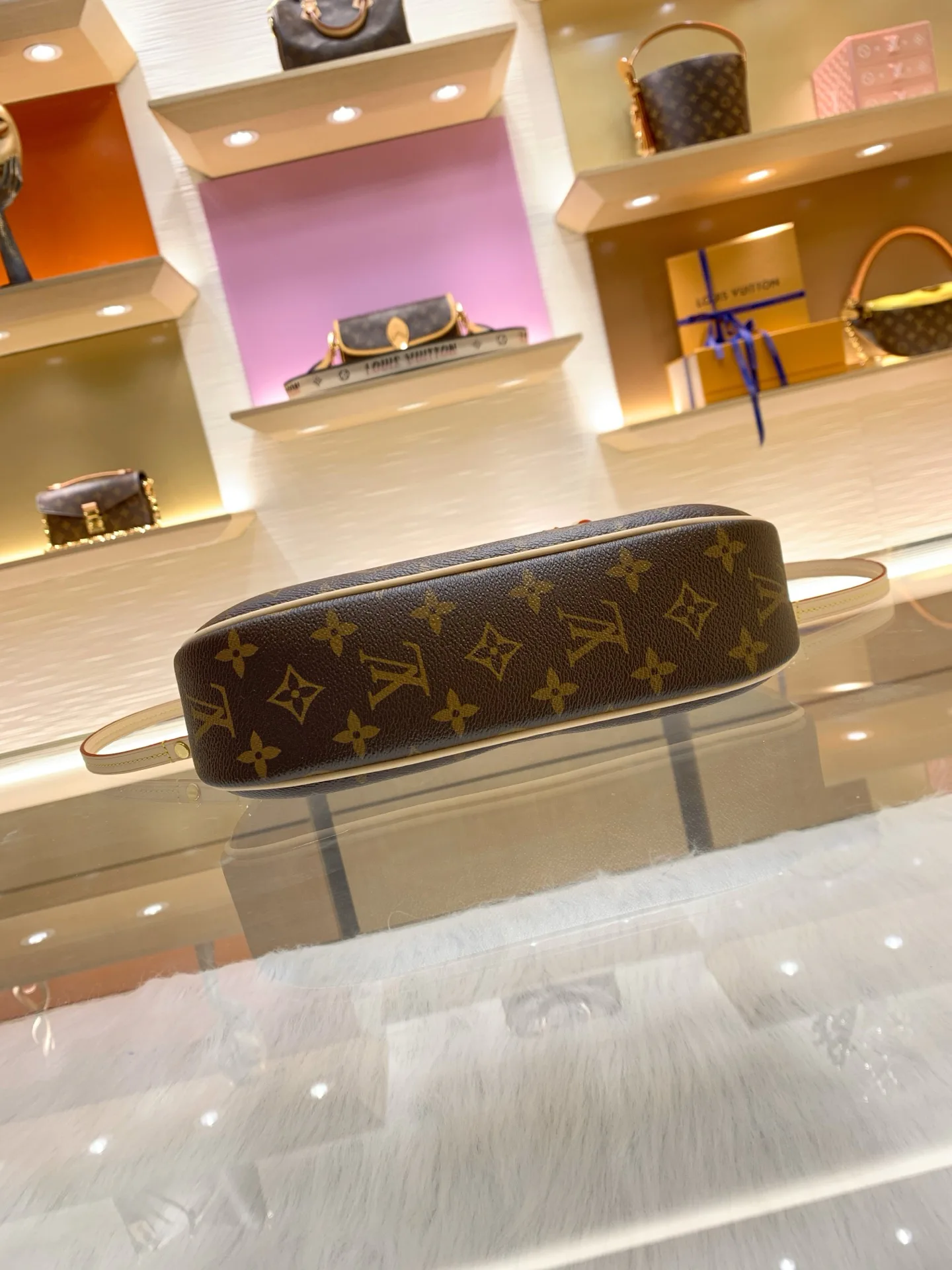 Классические Сумки Женские Louis Vuitton 17303176