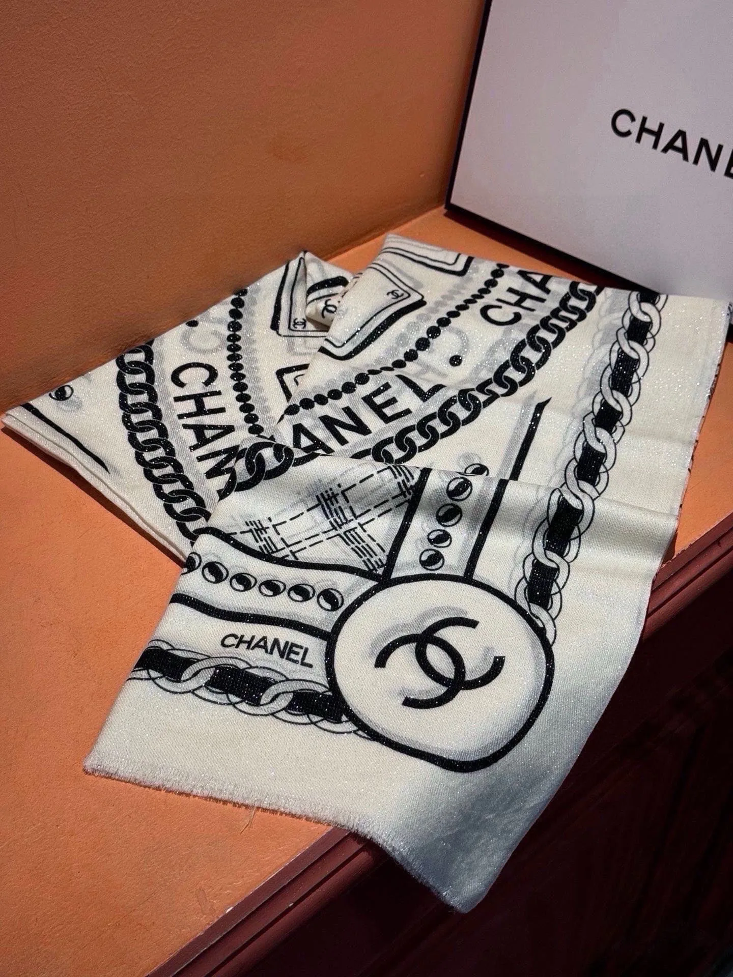 Шарфы Chanel 17673150