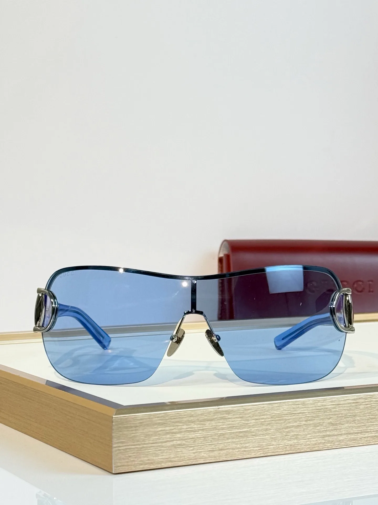 Очки Gucci 18118437