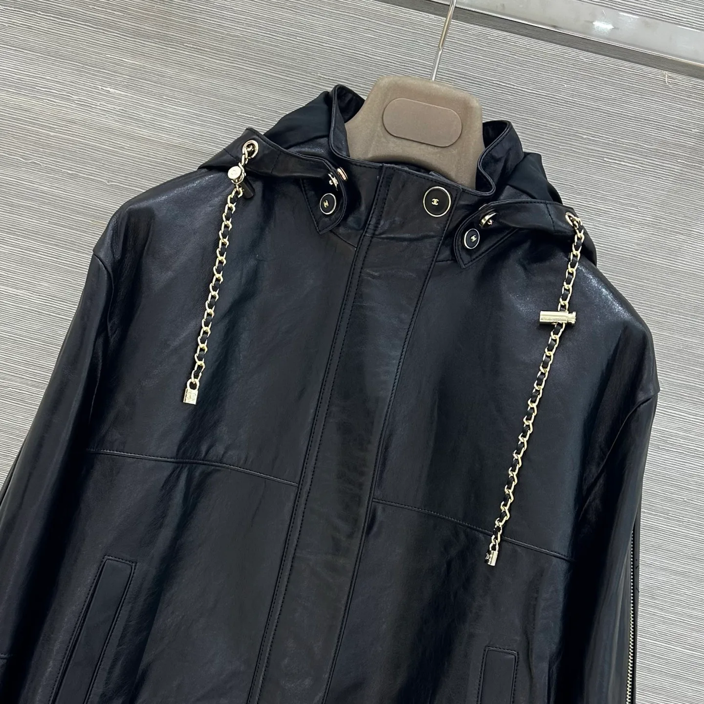 Кожаные Куртки И Дублёнки Женские Chanel 18173018