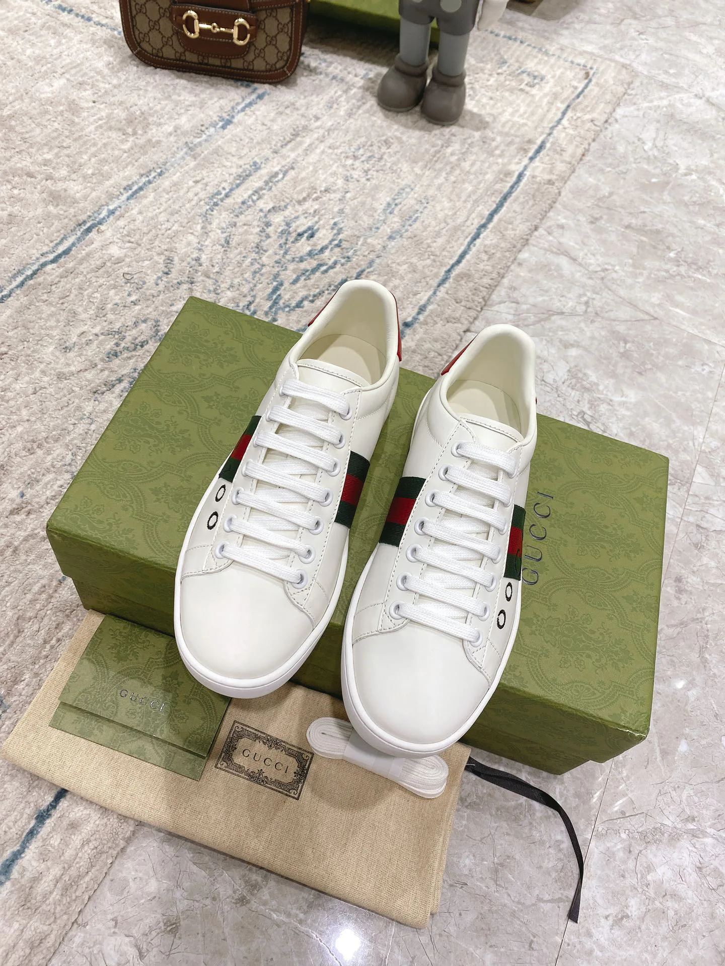 Кроссовки Женские Gucci 17620402