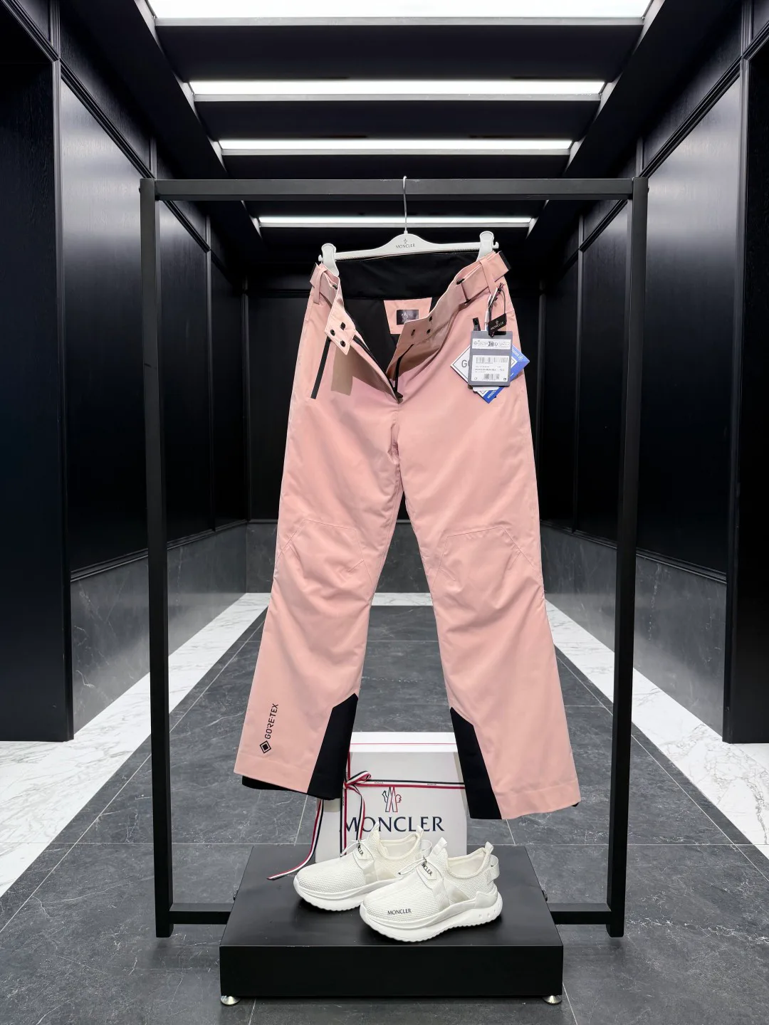 Брюки Женские Moncler 18741171