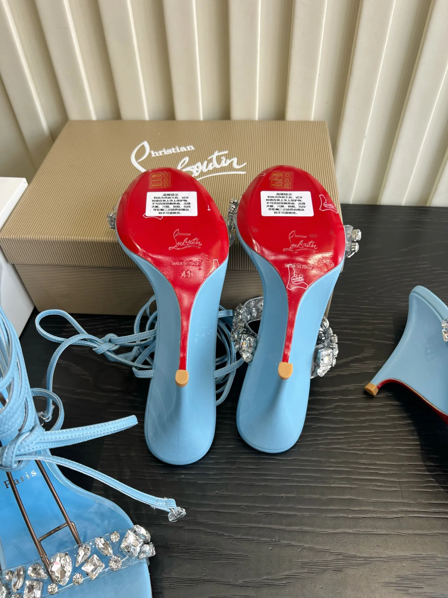 Босоножки Женские Christian Louboutin 18614260