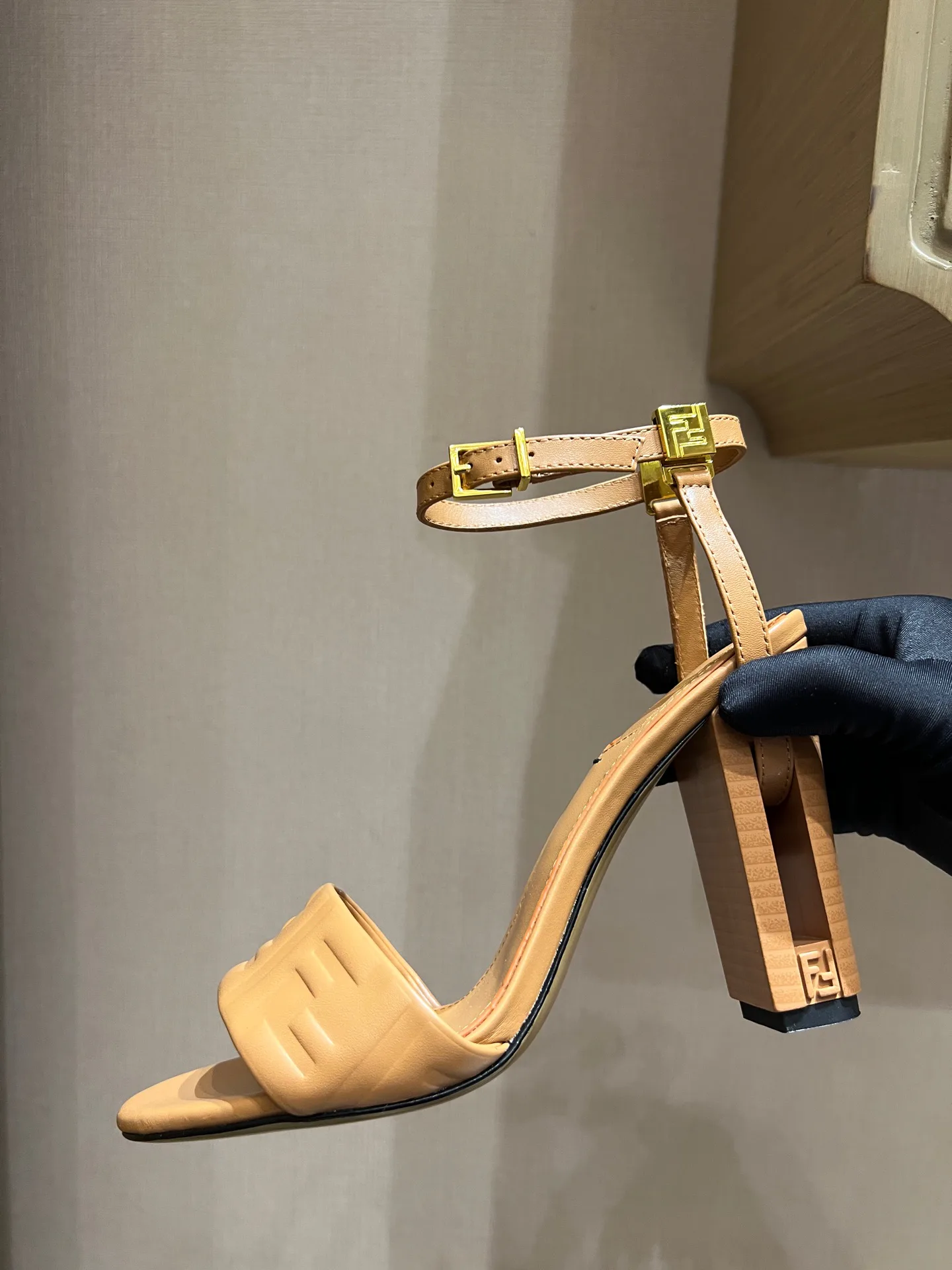 Босоножки Женские Fendi 9289003