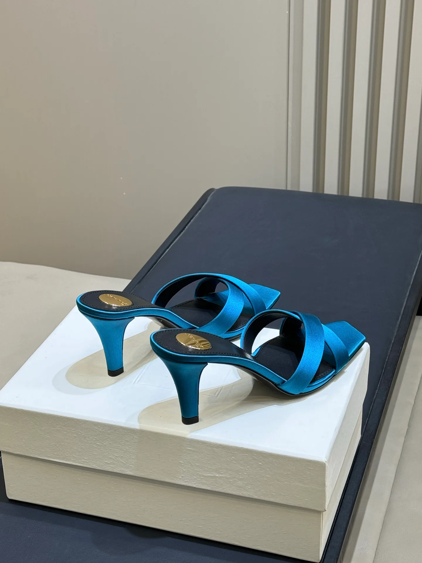 Босоножки Женские Saint Laurent 3891369