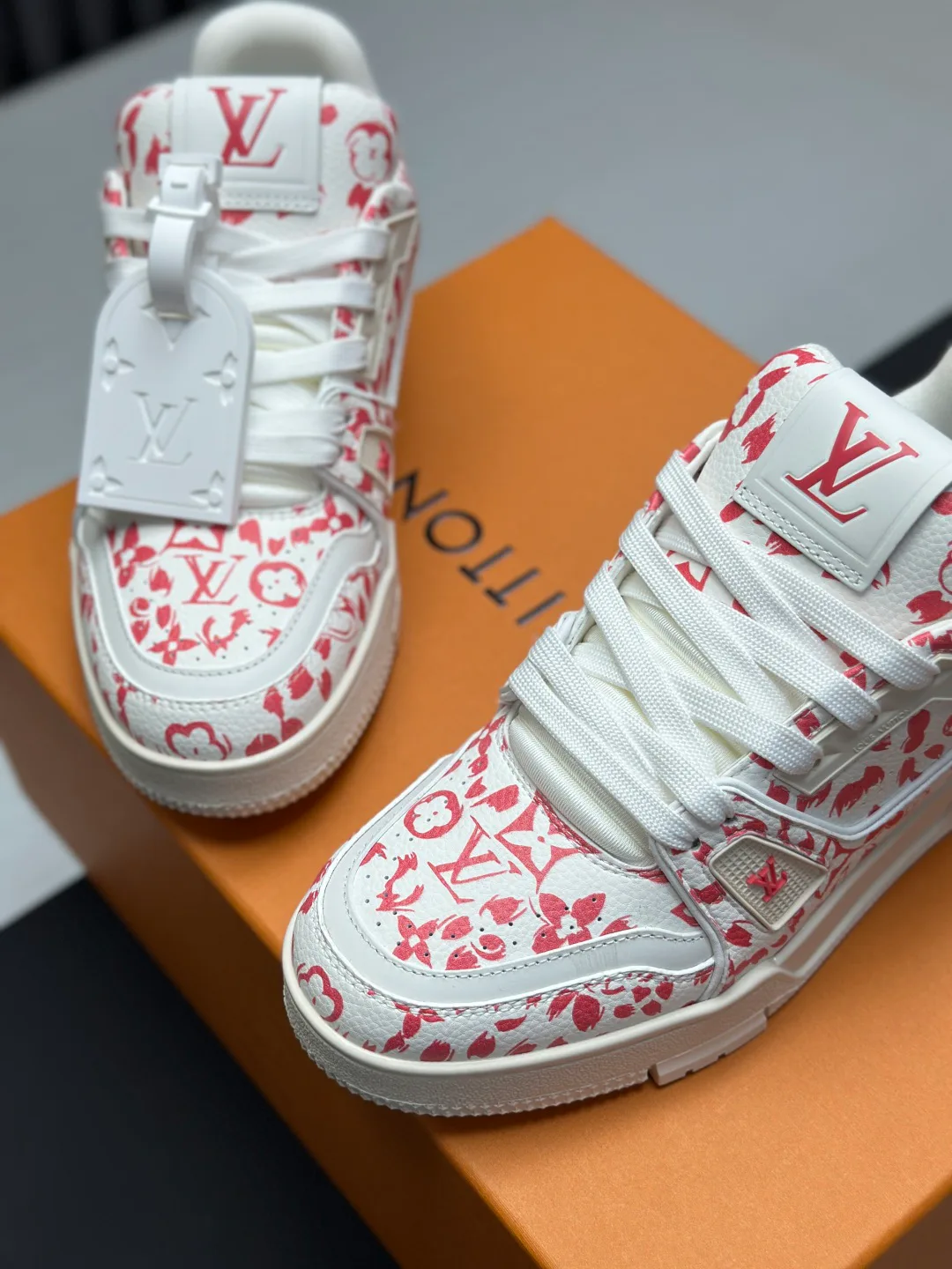 Кроссовки Женские Louis Vuitton 10646367