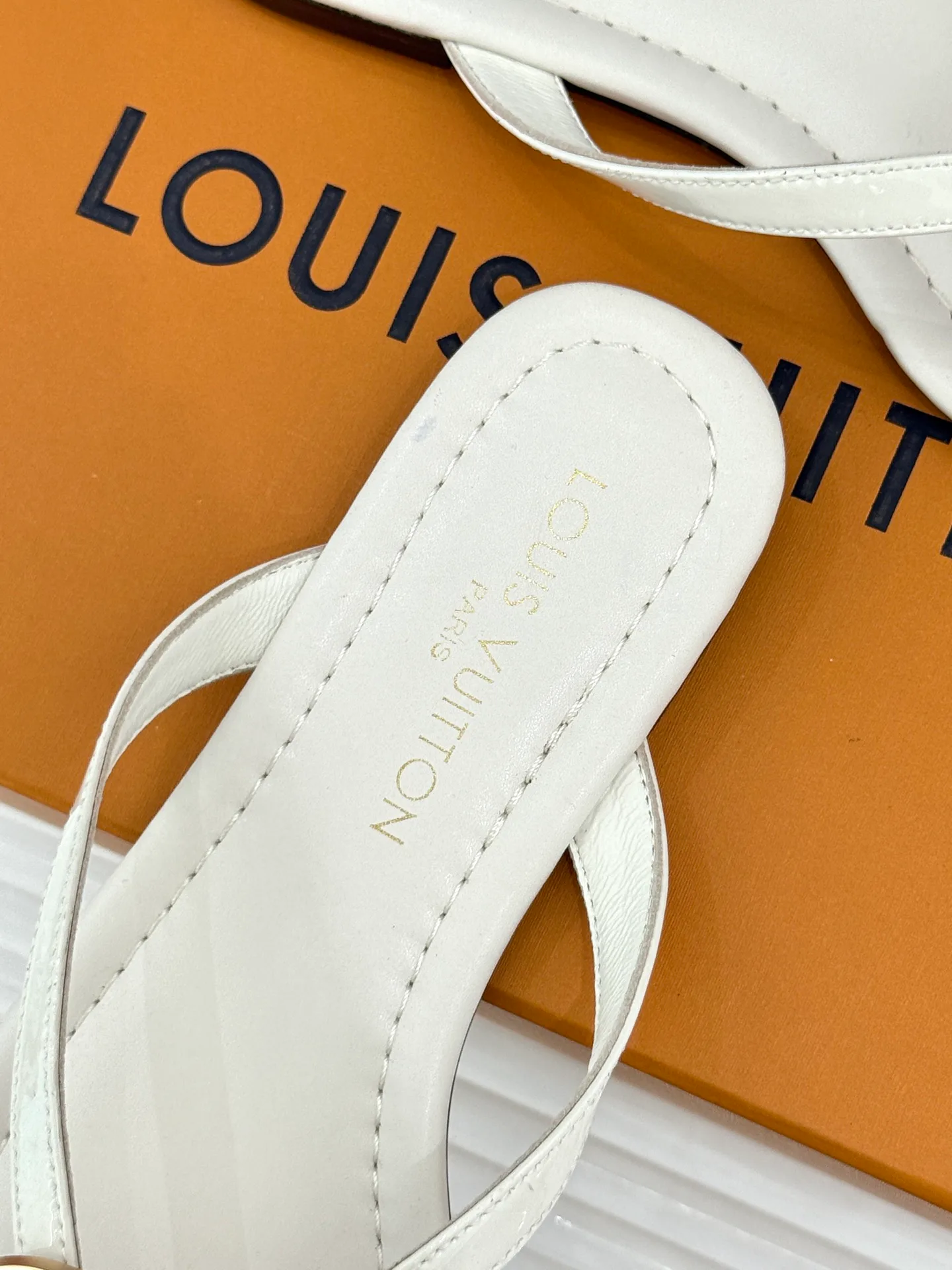 Шлепанцы Женские Louis Vuitton 17596990