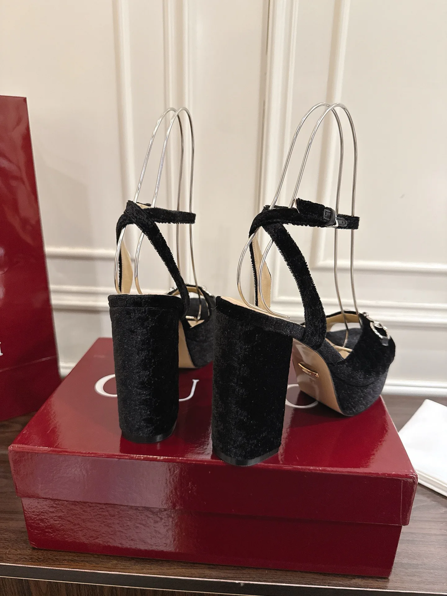 Босоножки Женские Gucci 19410066