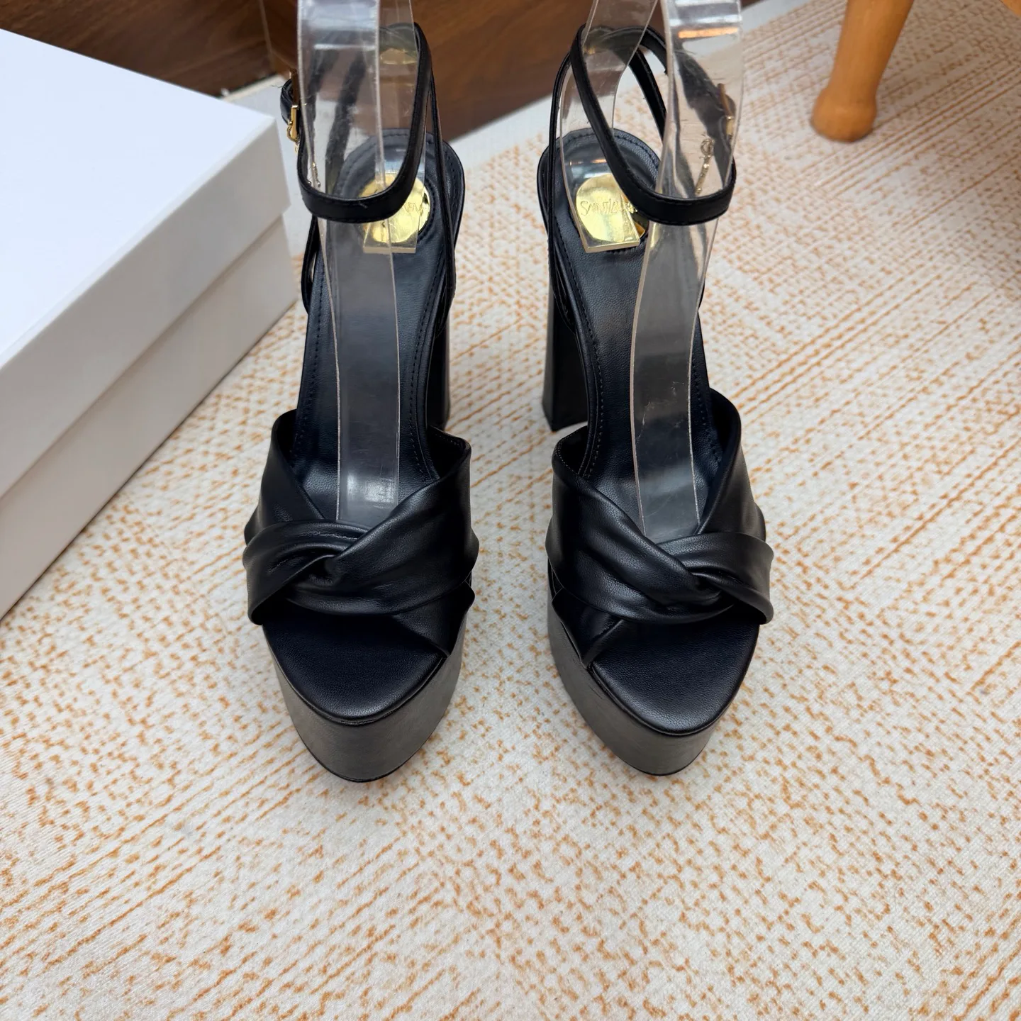 Босоножки Женские Saint Laurent 18104666