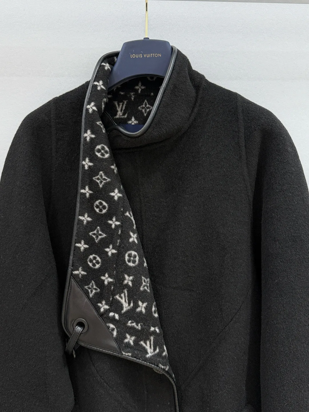 Пальто Женские Louis Vuitton 19082112