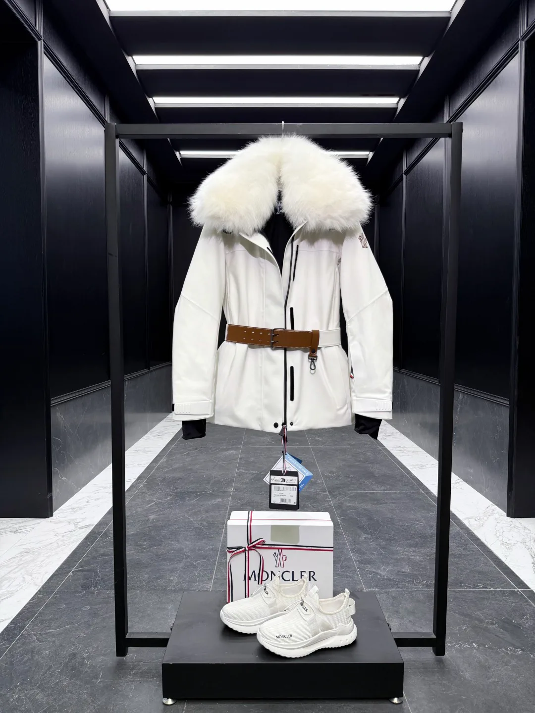 Куртки И Пуховики Женские Moncler 18725272