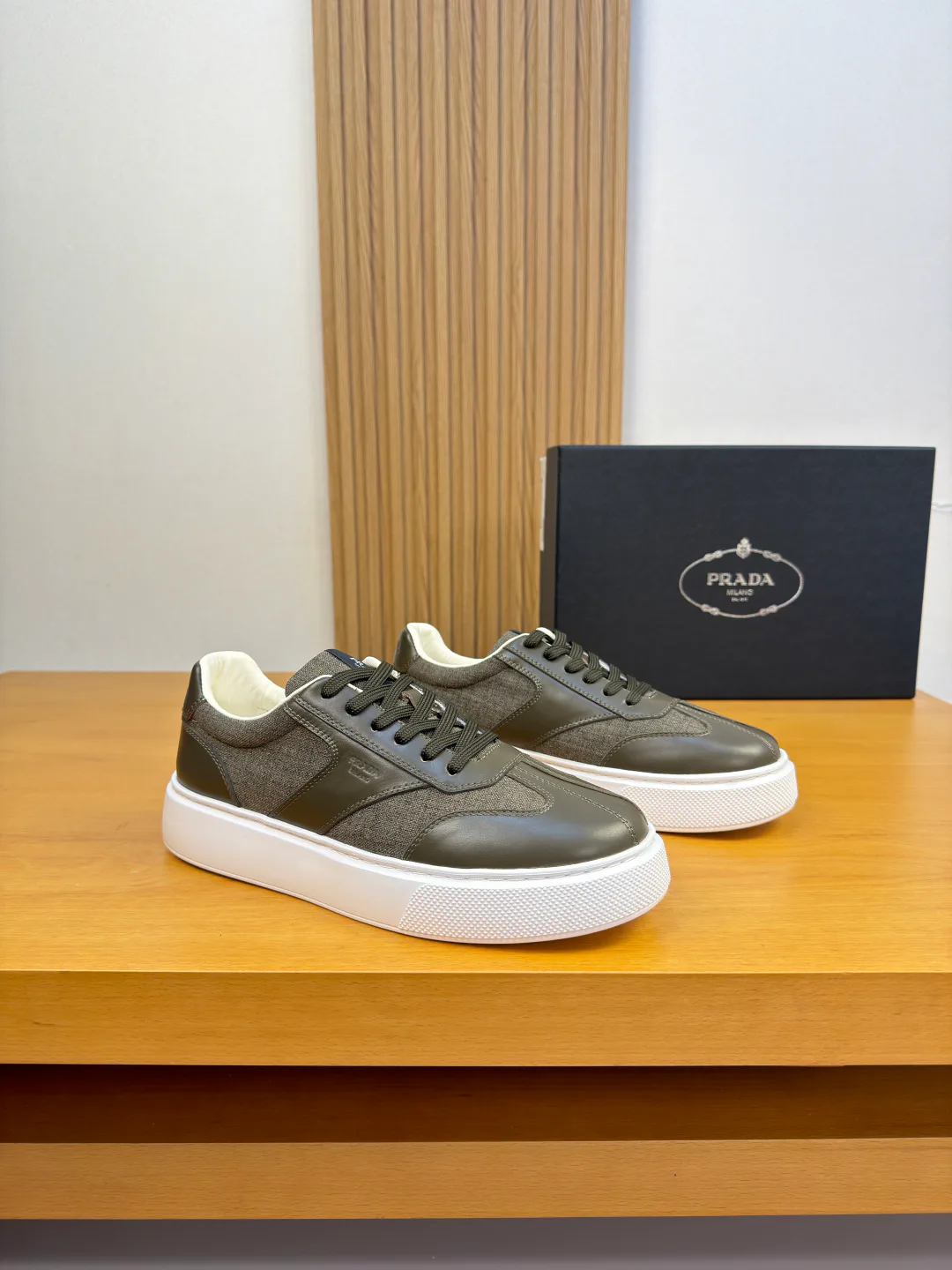 Кроссовки Женские Prada 18666894