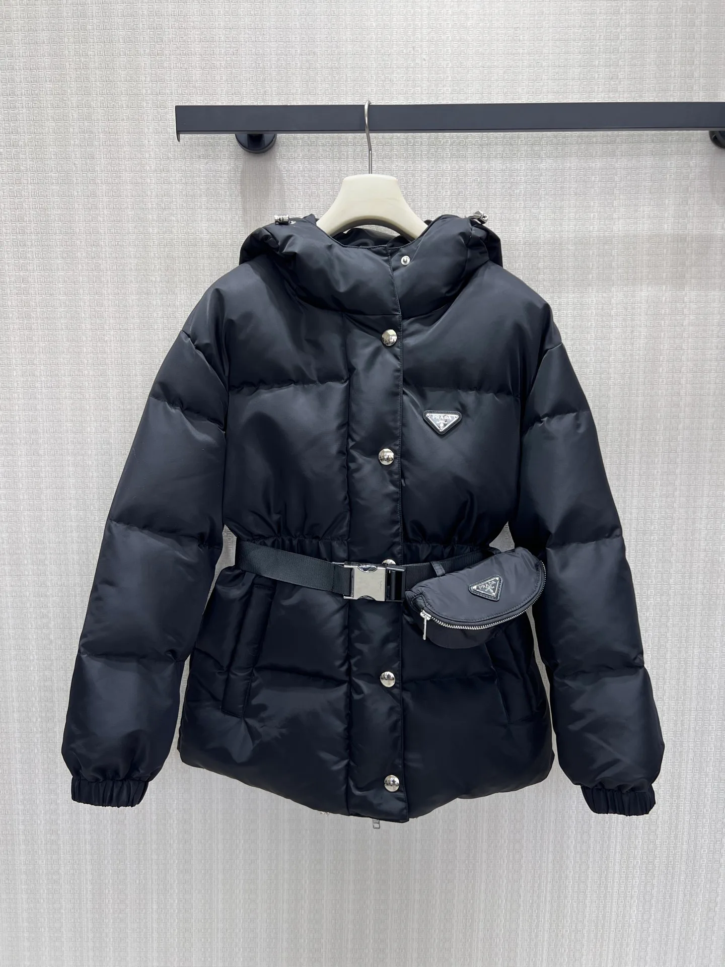 Куртки И Пуховики Женские Prada 18885602