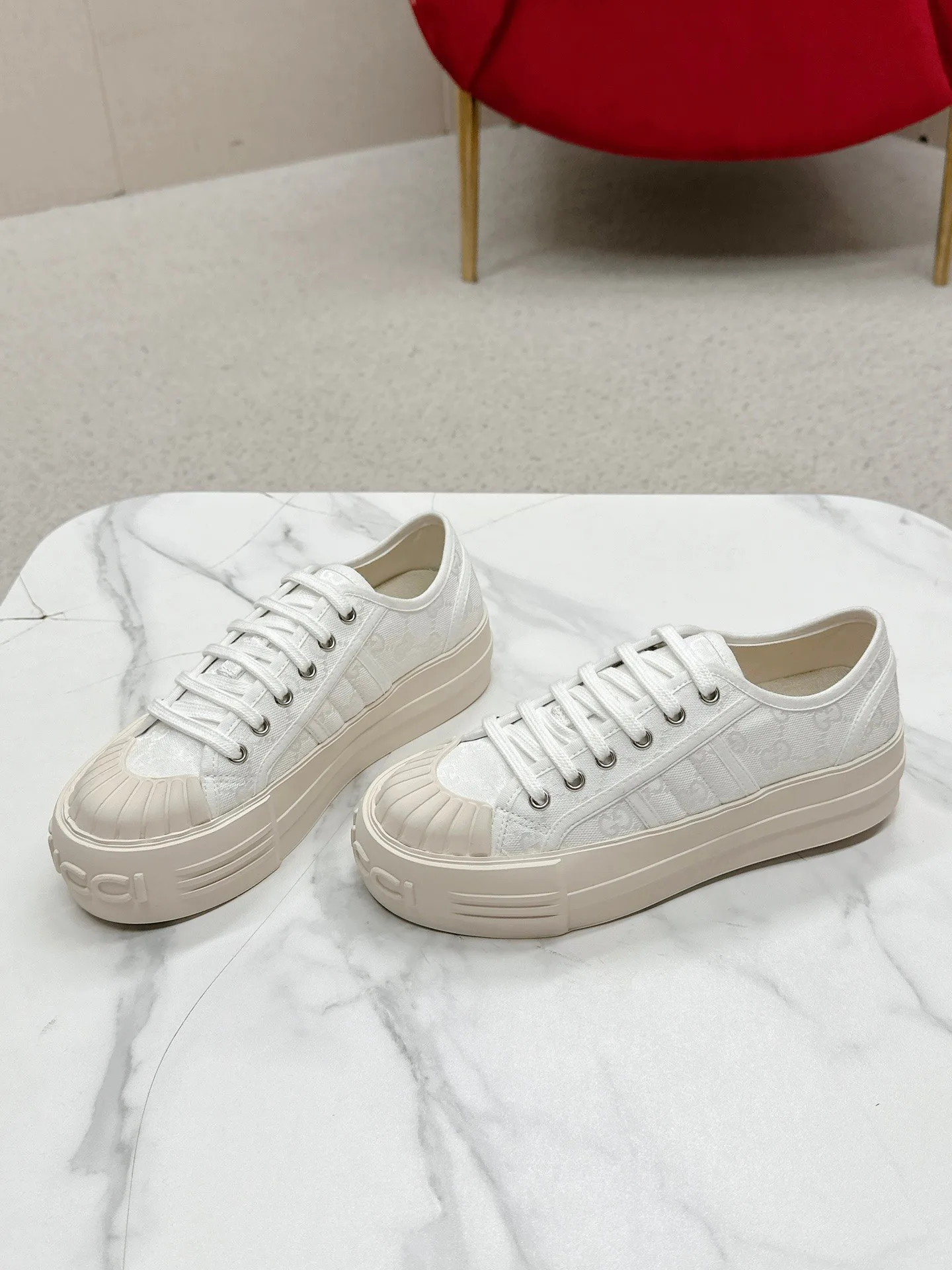 Кроссовки Женские Gucci 17746024