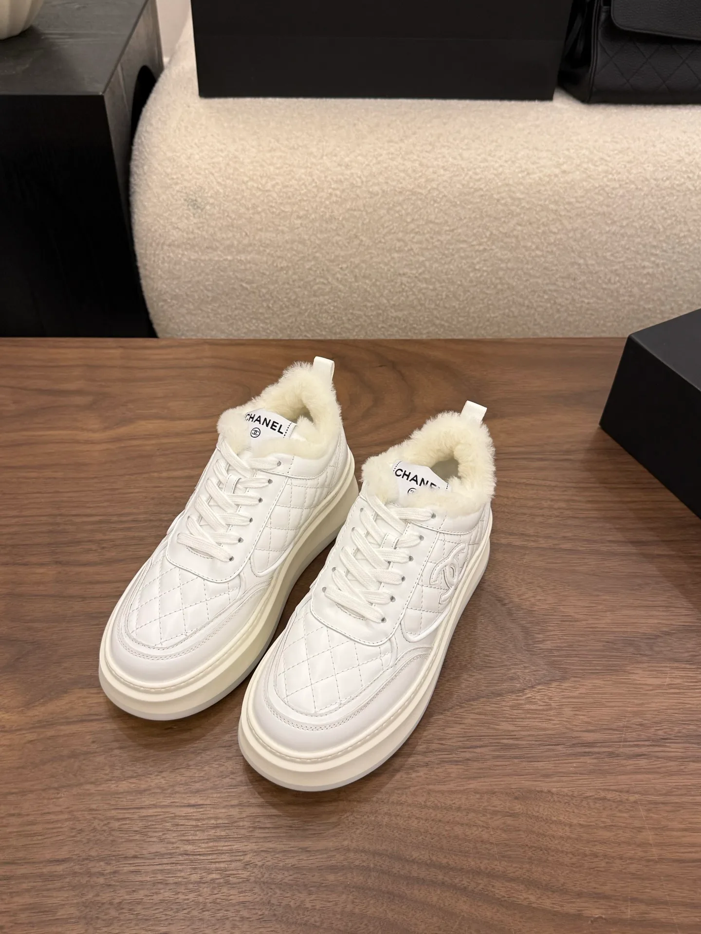 Кроссовки Женские Chanel 18223653