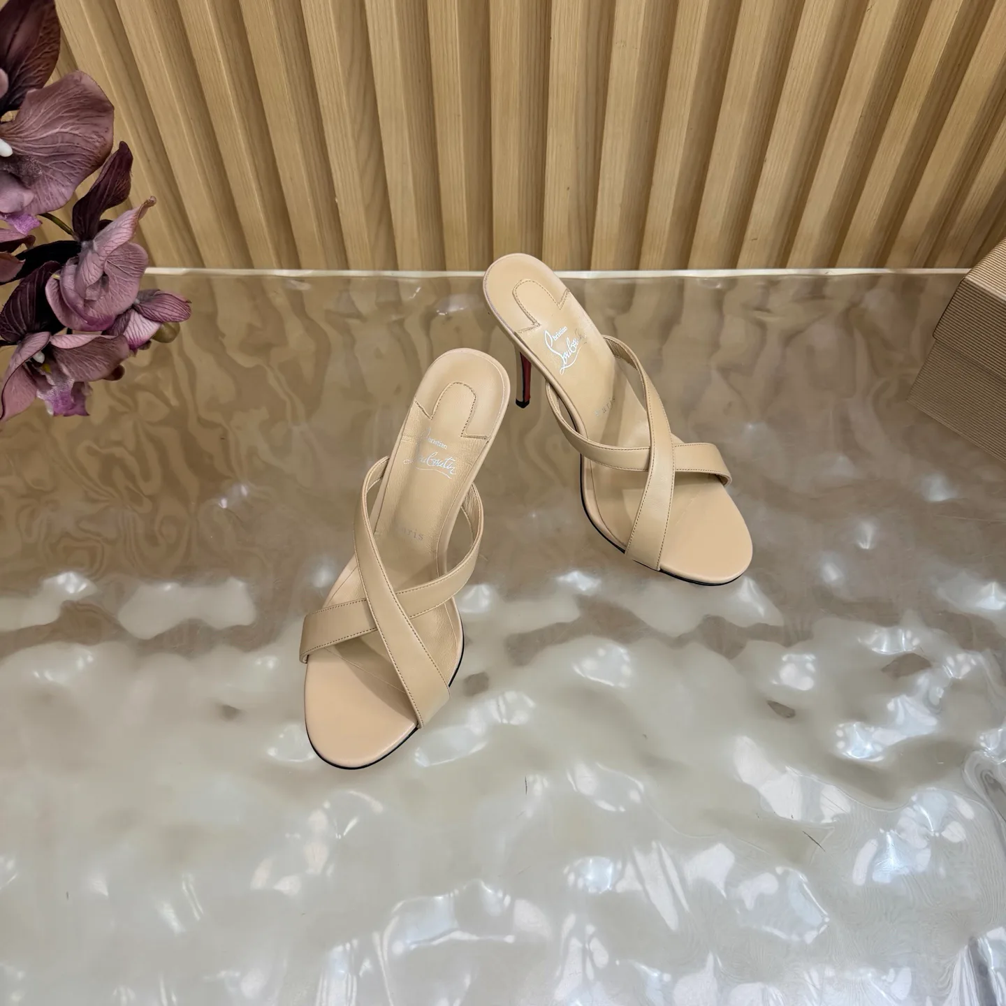 Босоножки Женские Christian Louboutin 18796777