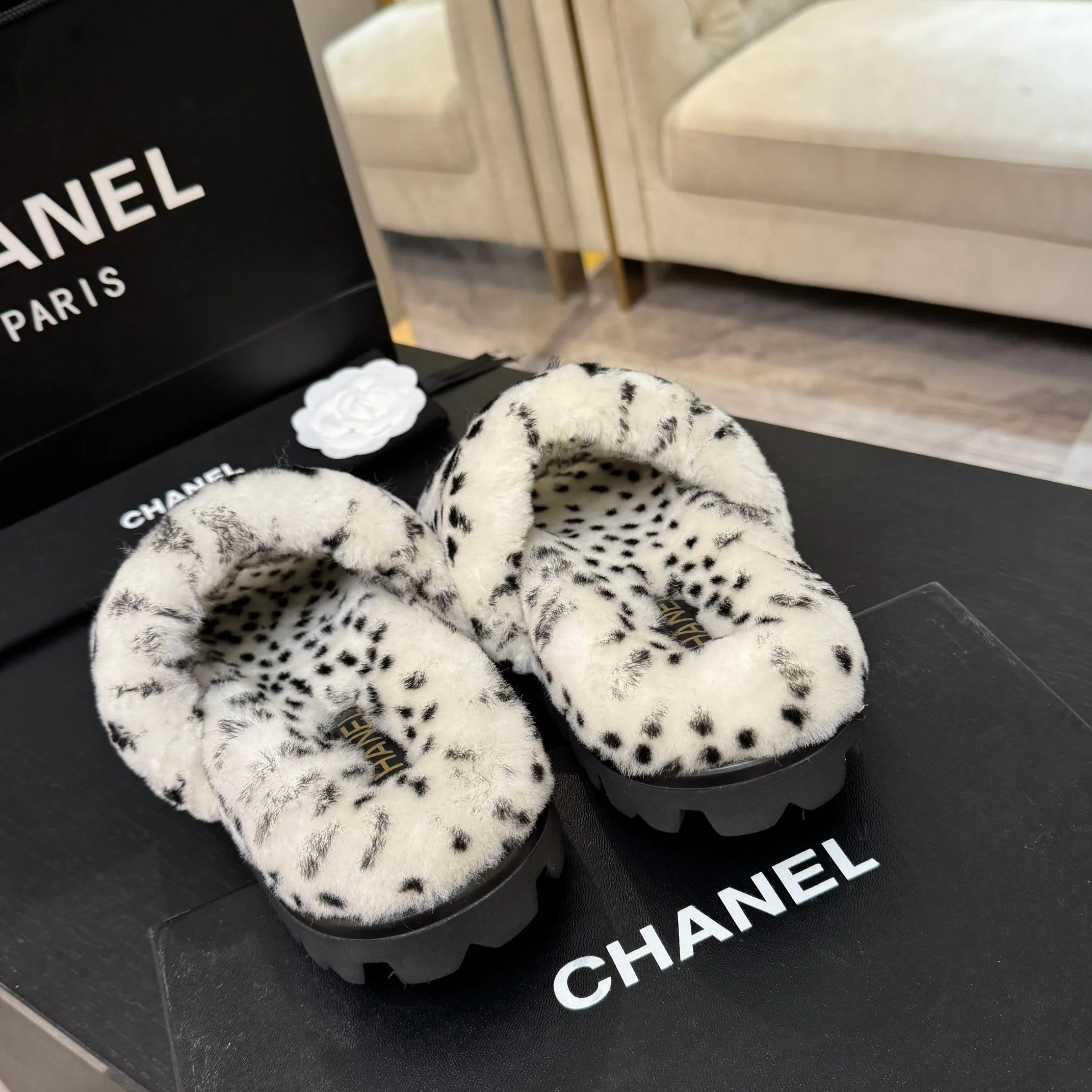 Тапочки Женские Chanel 18062756