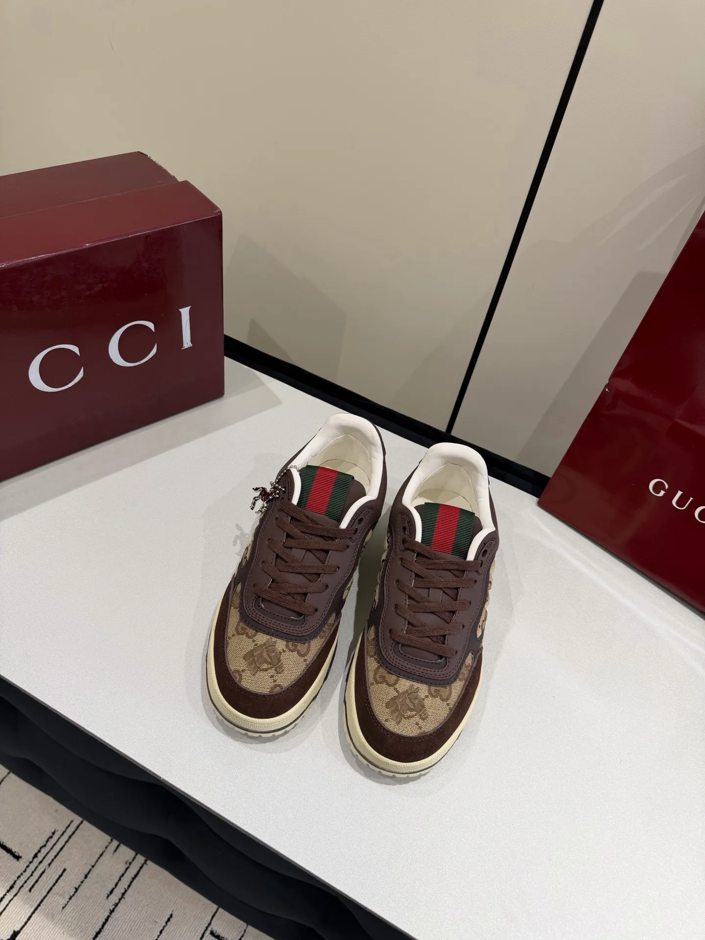 Кроссовки Женские Gucci 13570898