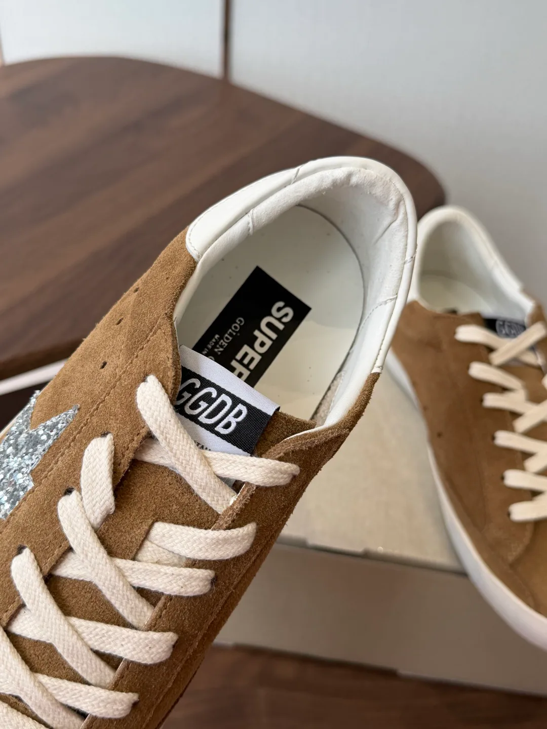 Кроссовки Женские Golden Goose 18146572