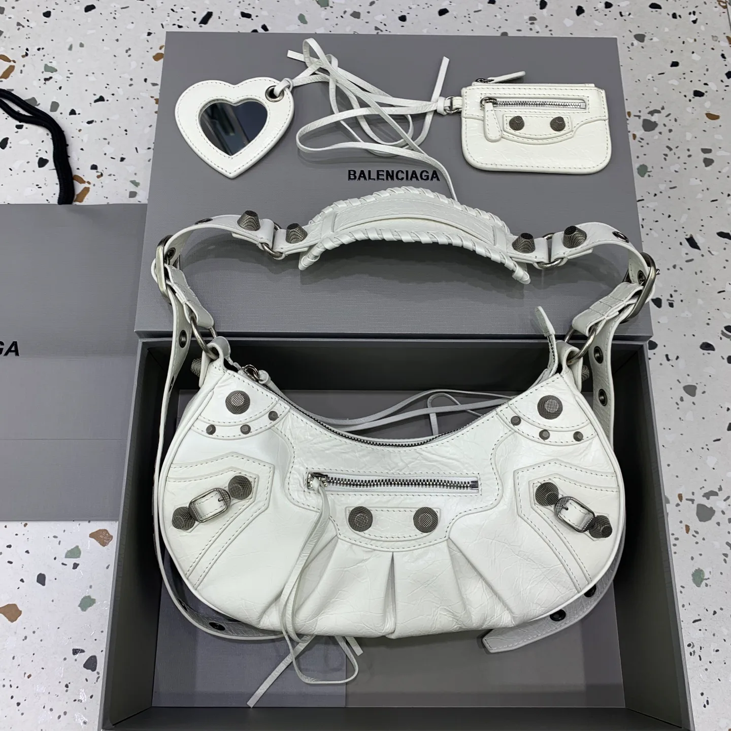 Сумки На Ремне Женские Balenciaga 11479407