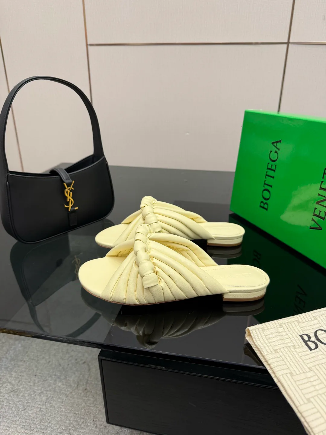 Шлепанцы Женские Bottega Veneta 9632685