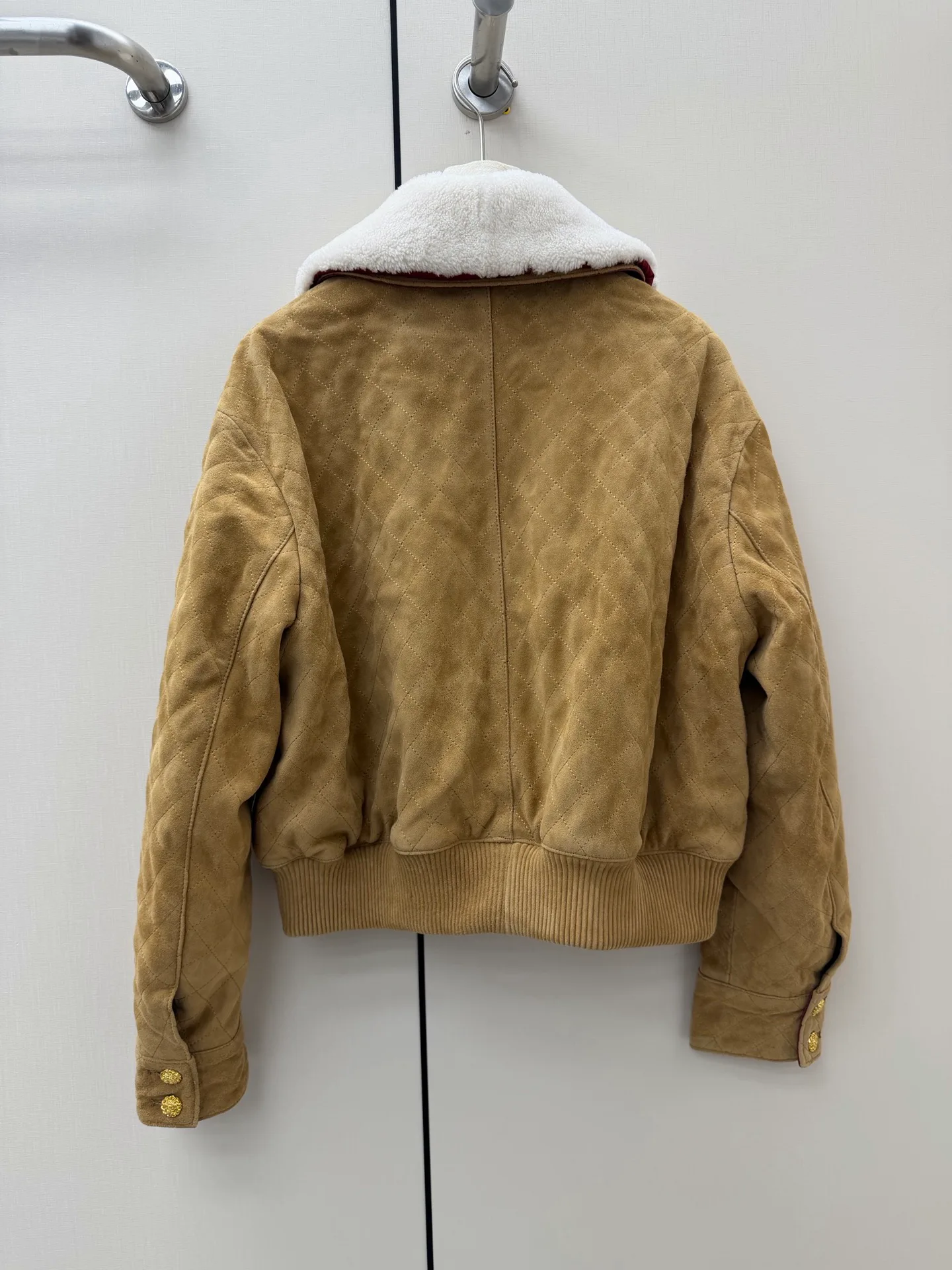 Кожаные Куртки И Дублёнки Женские Chanel 18992588