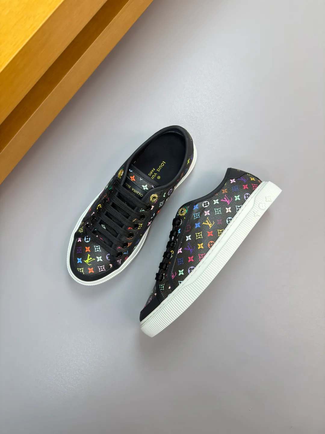 Кроссовки Женские Louis Vuitton 2652664